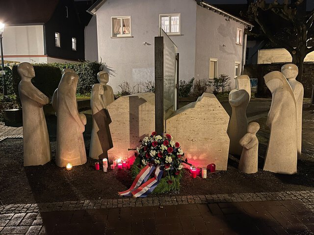 Abendlichen Kranzniederlegung am Denkmal für die Opfer des Nationalsozialismus