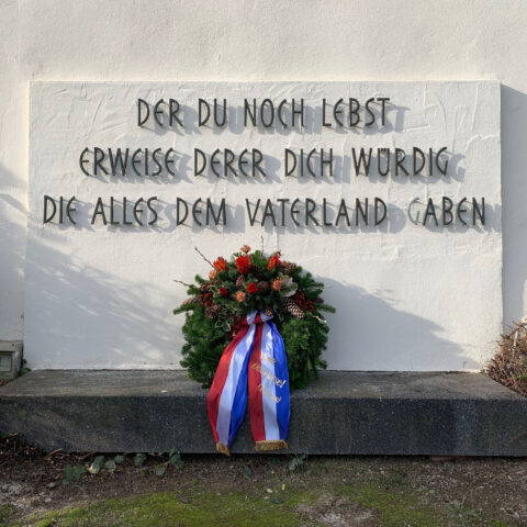 Kranzniederlegung am Denkmal auf dem Alten Friedhof Oberursel